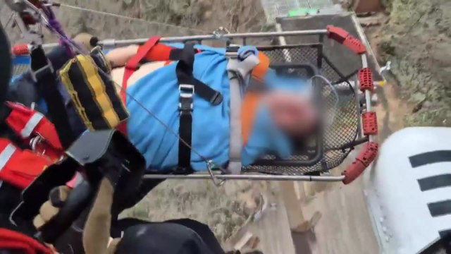 한라산 등반하던 50대, 심정지 상태로 병원에 이송 / YTN