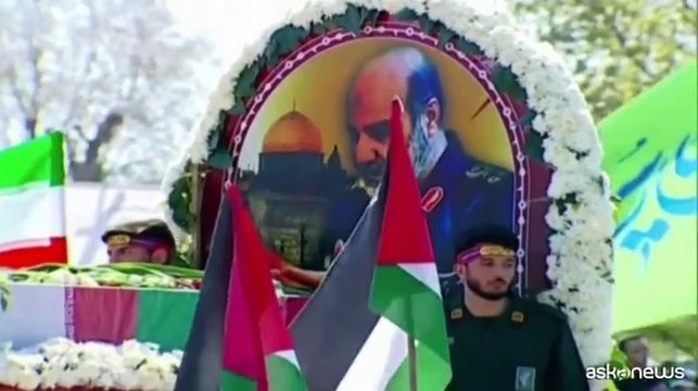 Iran: corteo funebre per i Guardiani della rivoluzione uccisi in Siria