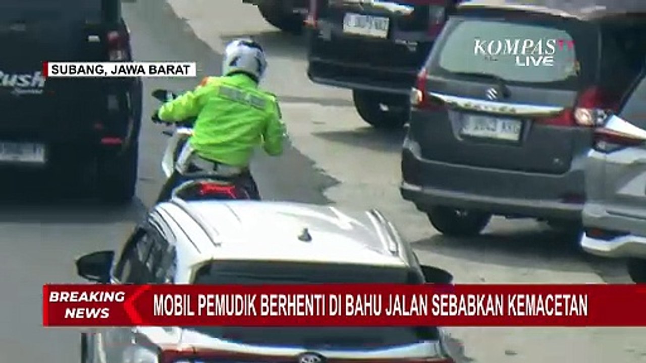 Mobil Pemudik Berhenti di Bahu Jalan Tol Cipali Sebabkan Kemacetan