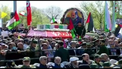 Iran: corteo funebre per i Guardiani della rivoluzione uccisi in Siria
