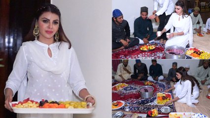 Sherlyn Chopra ने आयोजित की खास इफ्तार पार्टी, सबने मिलकर की इफ्तारी