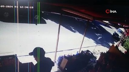 Feci anlar! Binadaki balkonun çökme anı kamerada