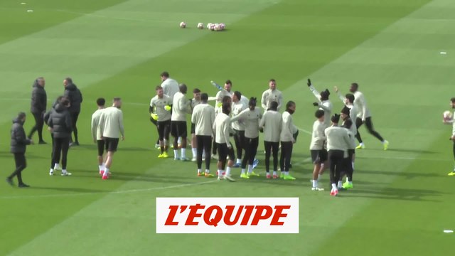 Le groupe du PSG presque au complet avant le quart de finale aller contre Barcelone - Foot - C1