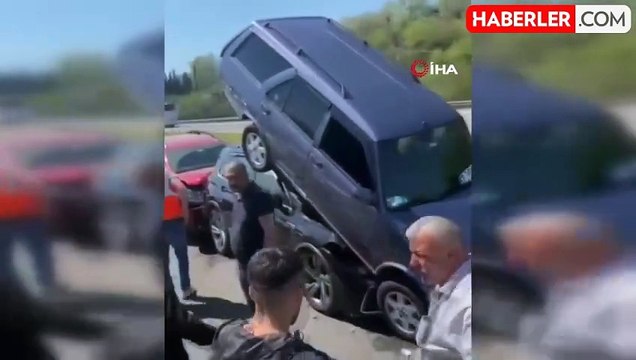 Anadolu Otoyolu Sakarya geçişinde 9 araçlı zincirleme trafik kazası