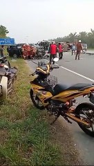 休旅车撞上铲斗车，8人受伤，最小仅4岁🚑