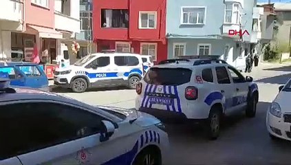 Sultanbeyli'de bir kişi bıçakla kendine zarar verdi, bölgeye özel harekat ekipleri geldi