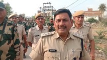 पुलिस की टोलियों ने  गांवों में किया फ्लैग मार्च.... देखें वीडियो