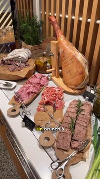 Un brunch à volonté ÉNORME tous les dimanches de 12h à 16h chez @umamiburgerparis avec Dj et coin pour enfants en prime ! 19 rue du Commandant Rene Mouchotte 75014, Paris