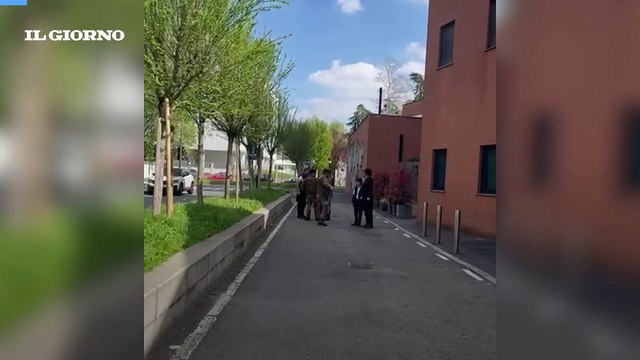 Milano, urla assassini a due ebrei ortodossi: i militari lo bloccano