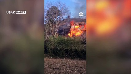 Uşak'ta evde çıkan yangın söndürüldü