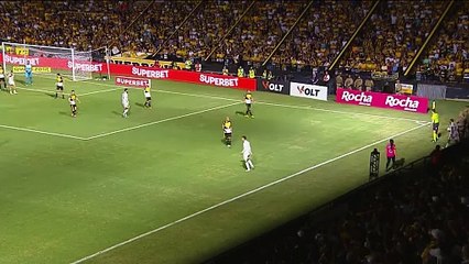 Lance polêmico 2: pênalti não marcado pelo árbitro Ramon Abatti Abel