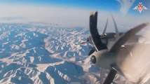 ロシア国防省は、アメリカとの国境地域を飛行するロシアの爆撃機のビデオを公開しました。