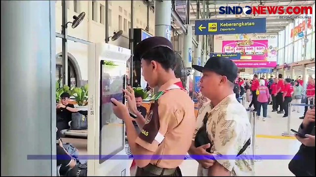 Seluruh Tiket Ludes, Stasiun Pasar Senen Padat Pemudik