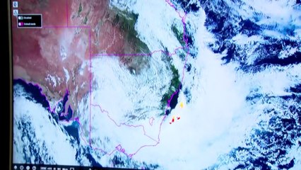 Queensland heads into a wet weekend as state's west floods