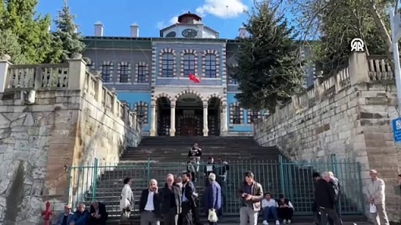 Oylar yeniden sayılıyor