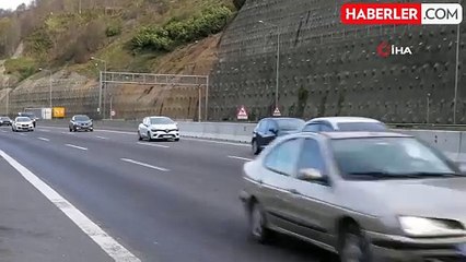 Bayram için yola çıkan tatilcilerin otoyoldaki akıcı yoğunluğu sürüyor