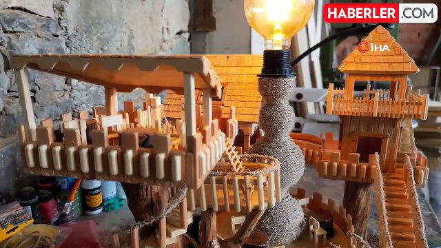 Doğadan topladığı malzemelerle bin 918 parçalık maket lambader yaptı