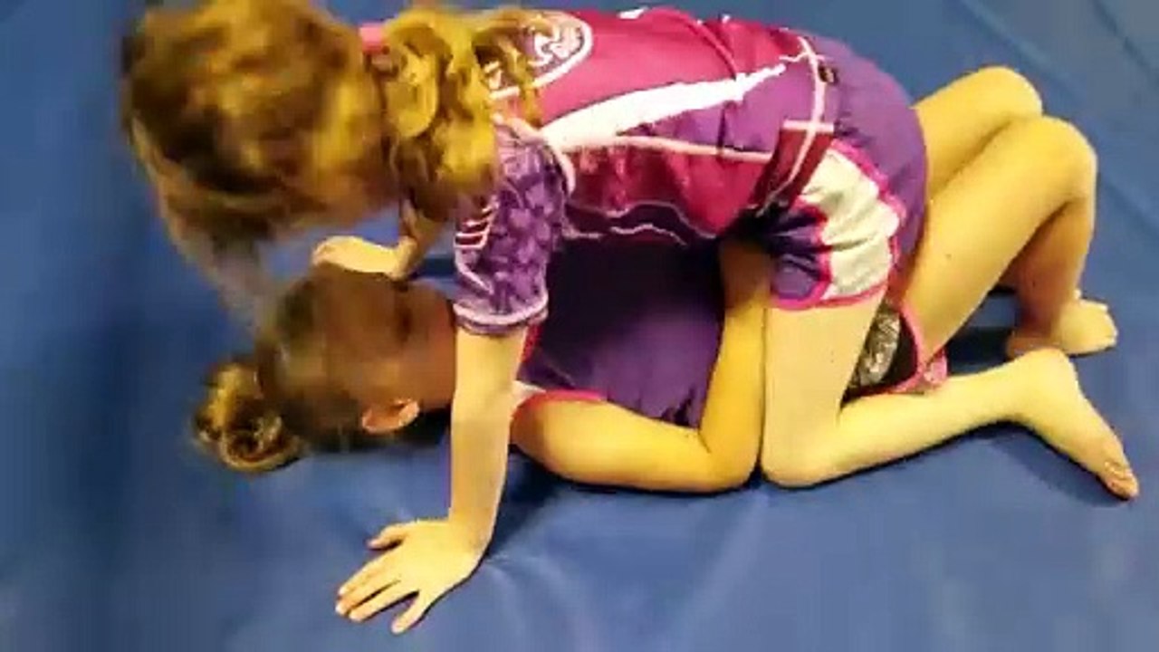 BJJ Girls - Kids Jiu Jitsu Techniques - Beginners Shark Bite (Trap and Roll Escape)