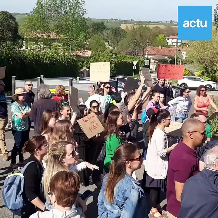 Blocage de l'école de Saint-Pierre-de-Lages contre une fermeture de classe