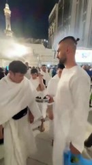 Serdar Dursun, Mekke'de hurma dağıttı