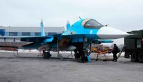 新しいSu-34戦闘爆撃機のロシアへの配送を示すビデオ