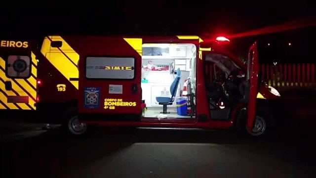 Motociclista sem CNH sofre fratura ao bater em poste caído no Morumbi