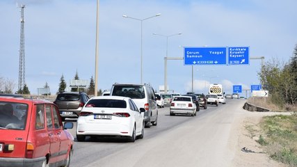 43 ilin geçiş güzergahında trafik yoğunluğu