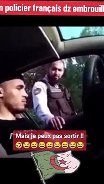 jeune avec un policier français dz عند وصول المهاجرين إلى الجزائر ميناء الجزائر مرسيليا لا جولييت وهران سكيكدة عنابة بجاية قارب الجزائر العبارات كورسيكا لينيا نقل الأمتعة فان الجمارك الشرطة الدرك port d'alge