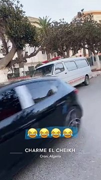 sabot ambulance wahran oran عند وصول المهاجرين إلى الجزائر ميناء الجزائر مرسيليا لا جولييت وهران سكيكدة عنابة بجاية قارب الجزائر العبارات كورسيكا لينيا نقل الأمتعة فان الجمارك الشرطة الدرك port d'alger en pa