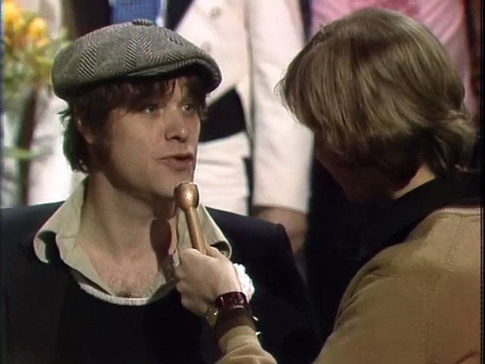 Se Jørgen de Mylius' interview med Kim Larsen efter tredjepladsen | Dansk Melodi Grand Prix 1979 | DR
