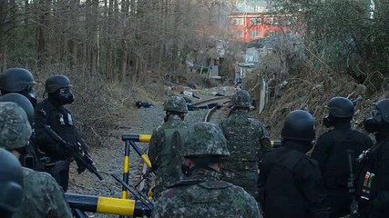 All.of.Us.Are.Dead.S01.E12.Hindi.English