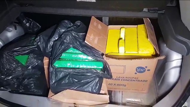 PRF apreende veículo carregado com maconha e capulho na BR-277