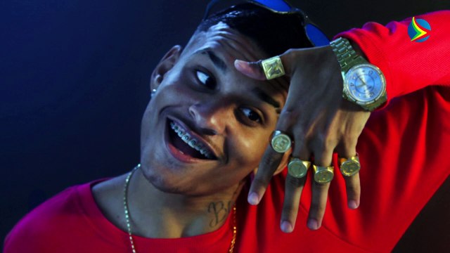 Em 'BBB' de influenciadores, participantes queimam pé em prova de resistência com balde de gelo e sal grosso