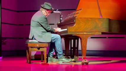 Jim Moginie sings Short History