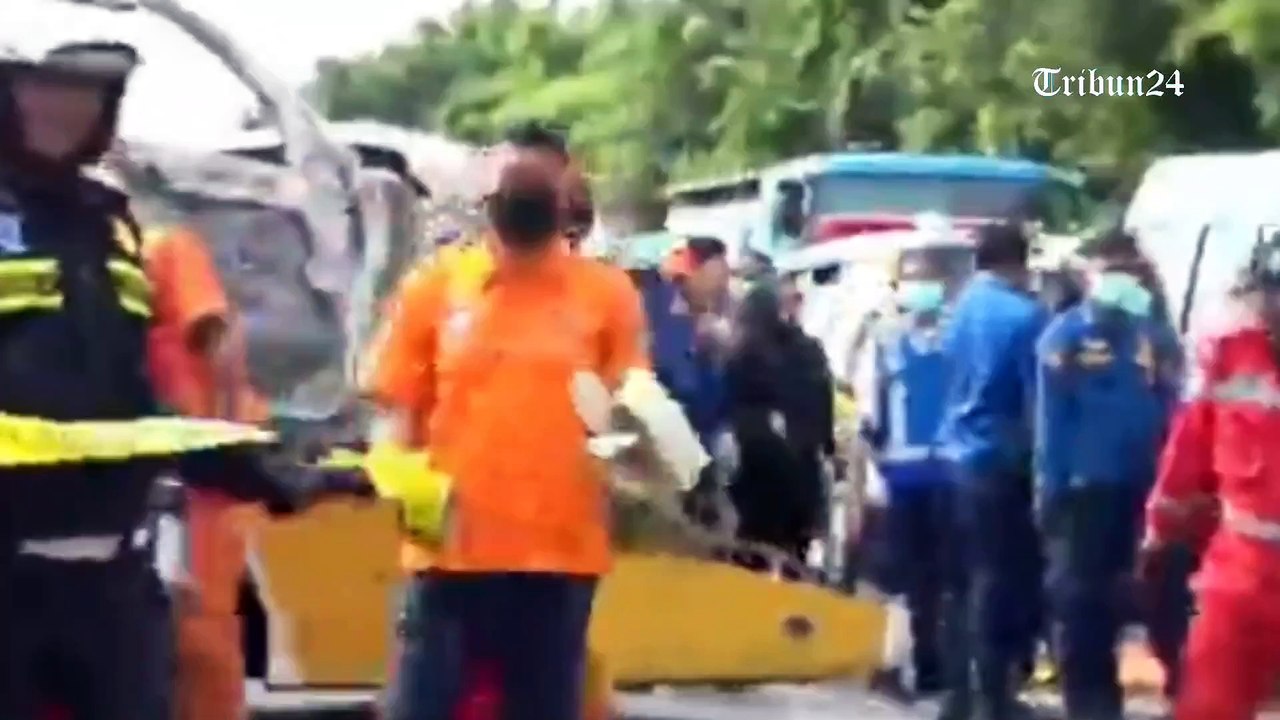 Kecelakaan di Tol Cikampek KM 58, 12 Kantong Jenazah Dibawa ke RSUD Karawang