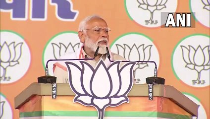 पूरा देश कह रहा है फिर एक बार मोदी सरकार...बस्तर में गरजे प्रधानमंत्री, देखें Video