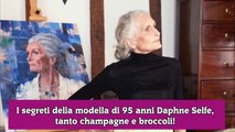 I segreti della modella di 95 anni Daphne Selfe, tanto champagne e broccoli!