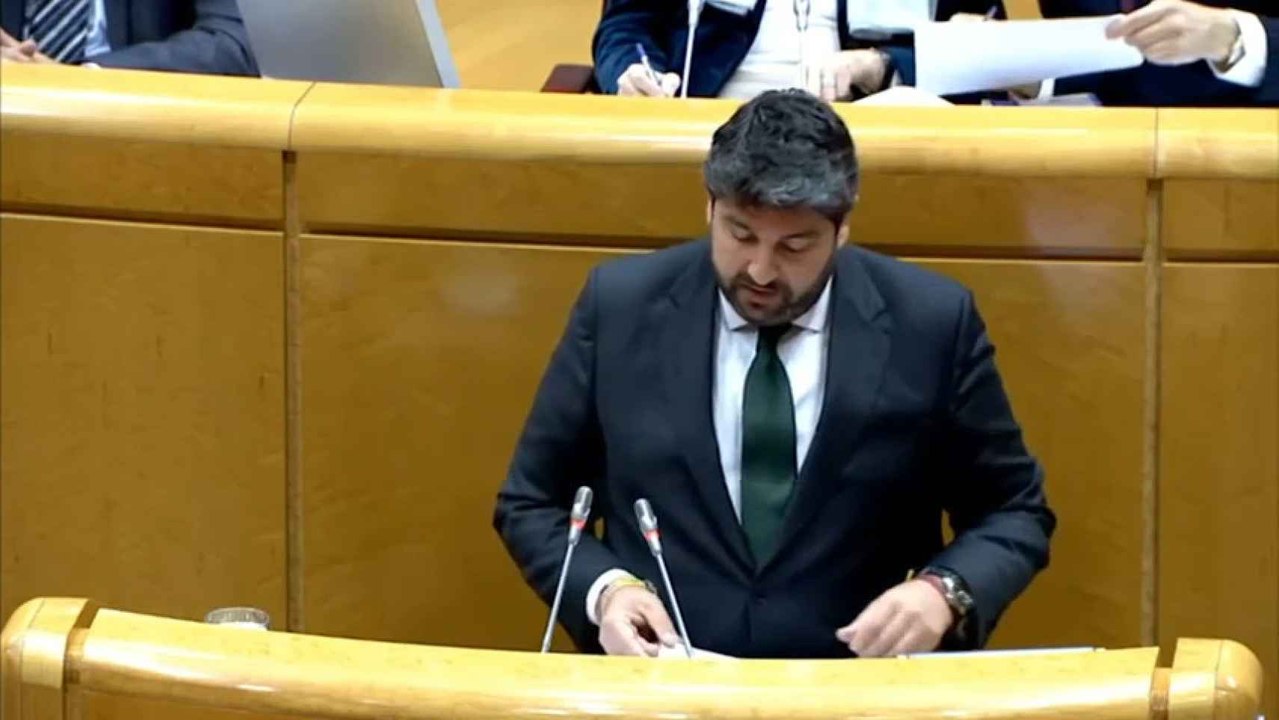 El presidente de la Región de Murcia, Fernando López Miras, este lunes, en su intervención en el Senado.