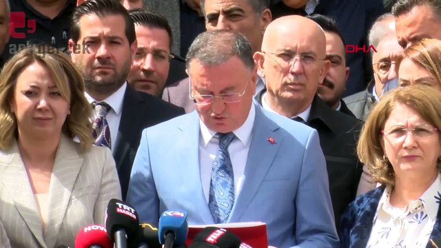 CHP'nin Hatay adayı Lütfü Savaş, YSK önünde