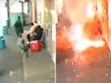 Il video della bici elettrica che esplode e va a fuoco in una stazione ferroviaria in Inghilterra
