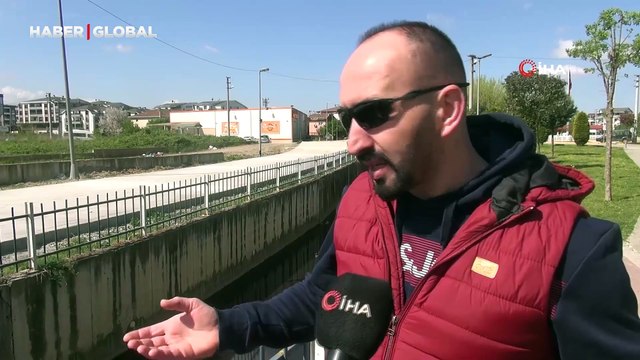 Suyu simsiyah akan derede inceleme: Mahalle sakinleri çözüm bekliyor