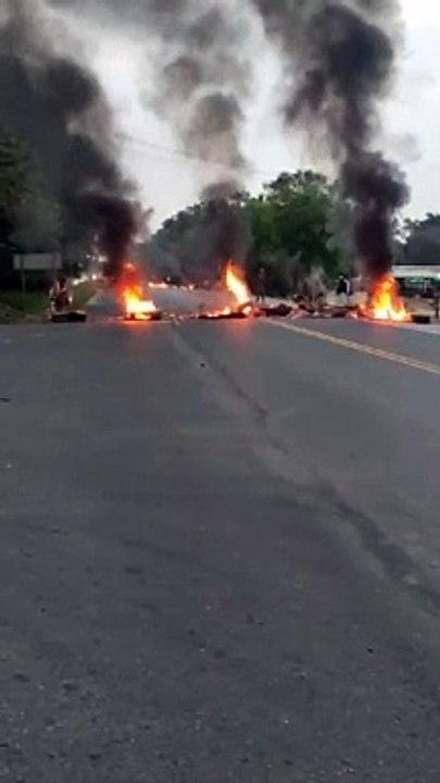 Con quema de neumáticos bloquean el tránsito en la Autopista del Nordeste