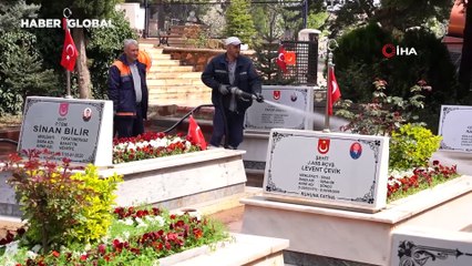 Ramazan Bayramı öncesi şehitlikler temizlendi