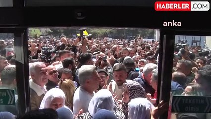 DEM Parti'li Ayşe Serra Bucak Küçük, Diyarbakır Büyükşehir Belediye Başkanı seçildi