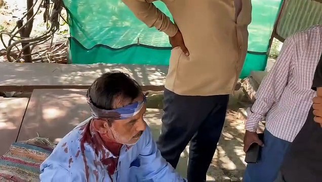 पानी की छींटे पडऩे पर हंगामा, तीन लोगों को पीट-पीट कर किया घायल