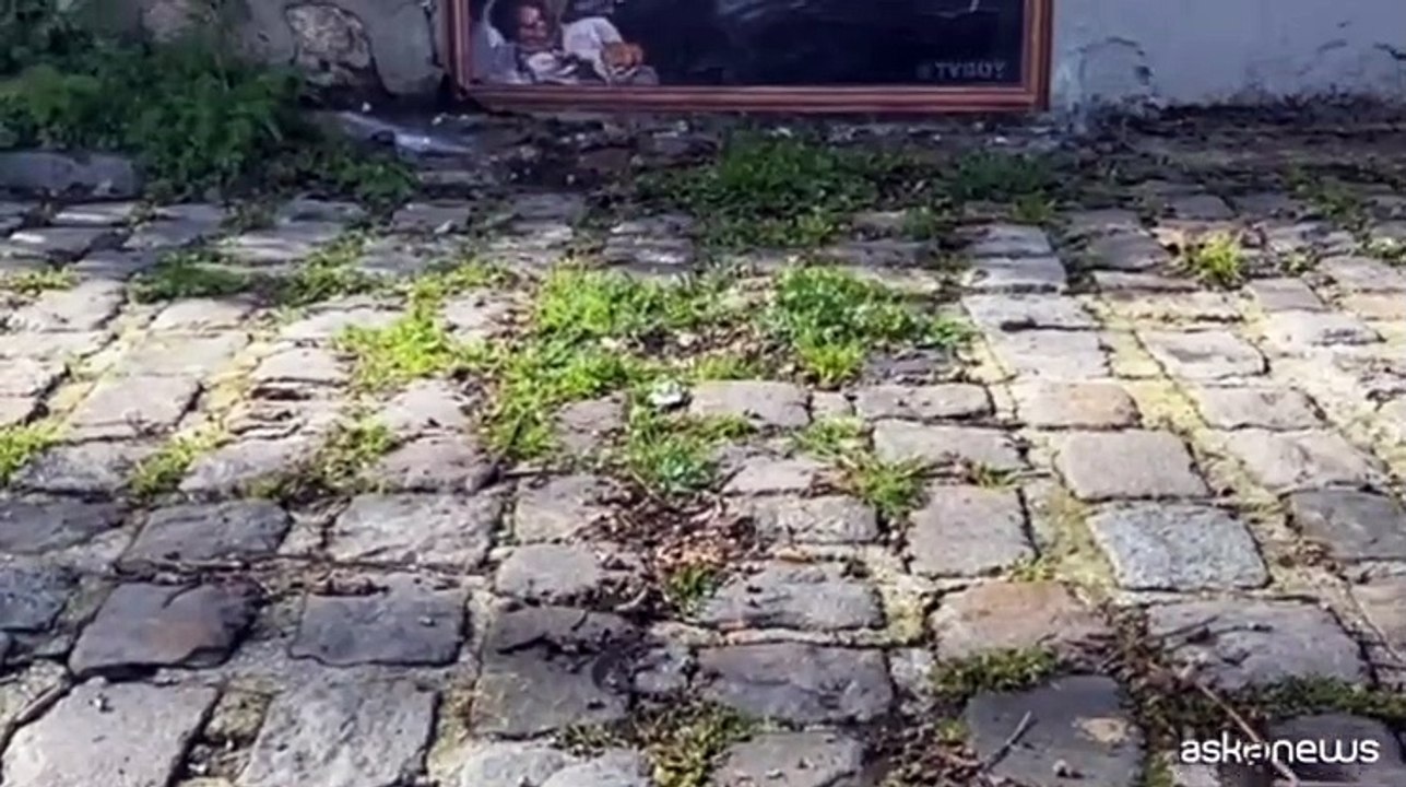 Tvboy "invade" Parigi, le opere del Banksy italiano per le vie della citt?