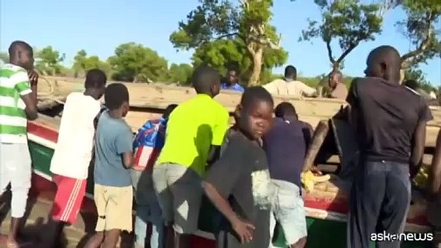 Affonda traghetto di fortuna a largo del Mozambico, almeno 96 morti