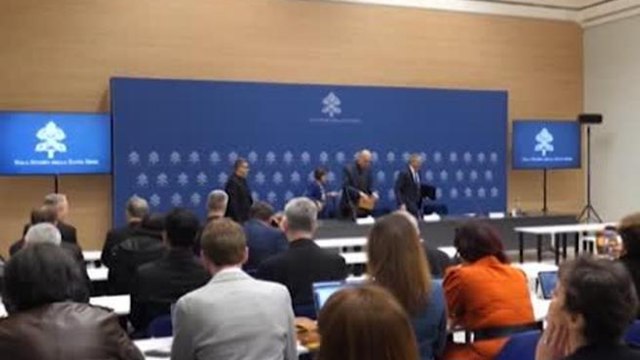 Maternità surrogata, cardinal Fernández: «Grave violazione della dignità umana»