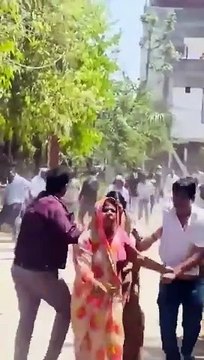 जमीन के लिए परिवार को पत्थरों से मारा, पति-पत्नी और बेटा घायल, जयपुर से सामने आया खौफनाक वीडियो