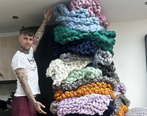 TikTok Star Tattooed Knitter Breaks World Record by Knitting 19 Blankets in 24 Hours 🧶